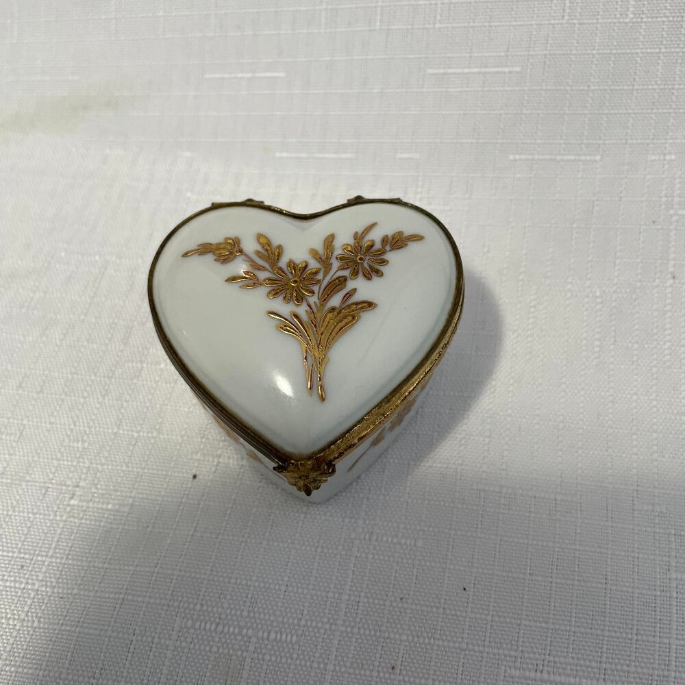Decor Main, Limoges heart shaped trinket box